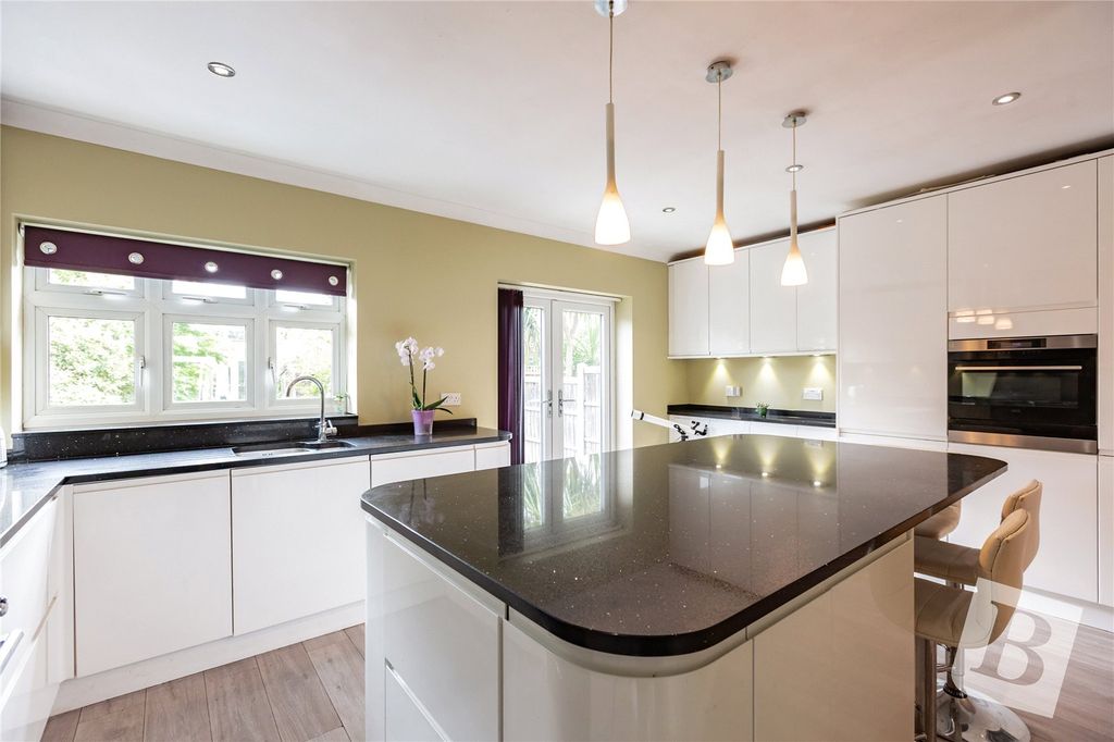 Property photo 2 of 19 Kitchen