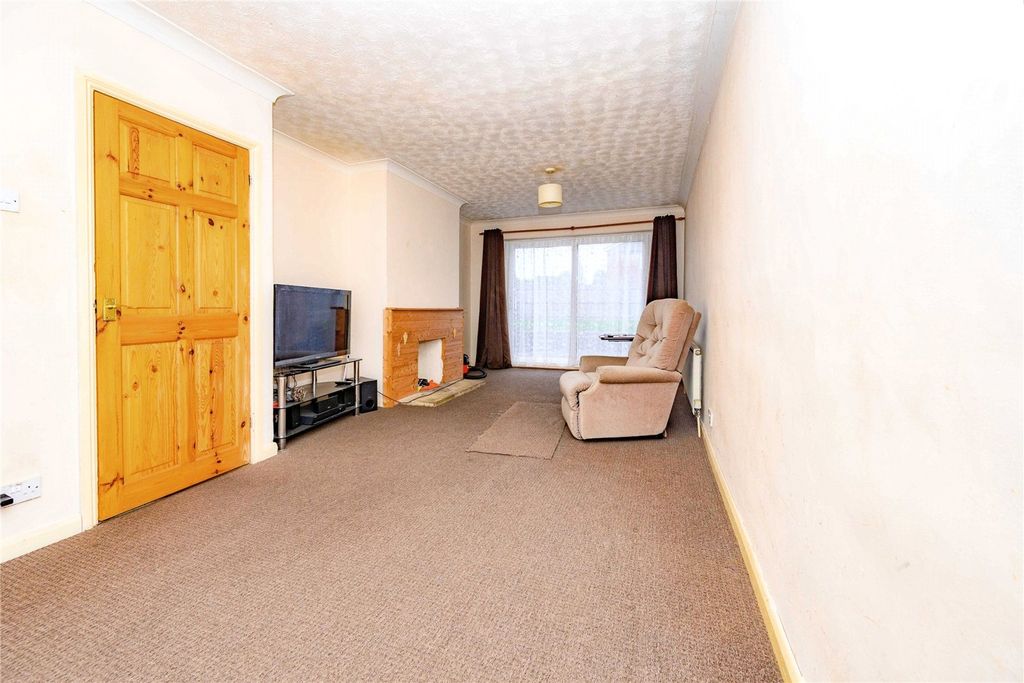 Property photo 3 of 12 Lounge