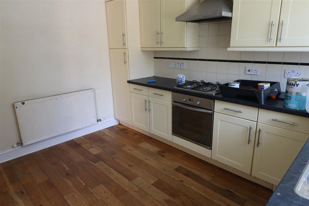 Property photo 2 of 7 Kitchen.Jpg