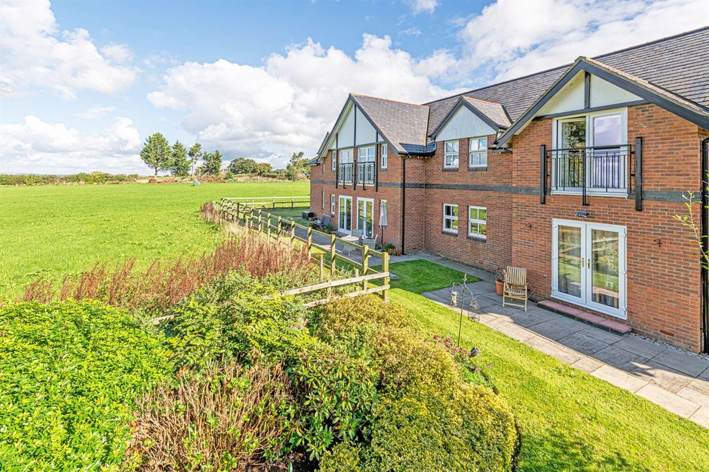 Property photo 1 of 16 (Main)