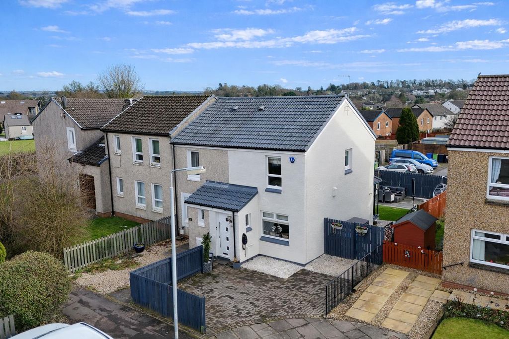 Property photo 1 of 16 External