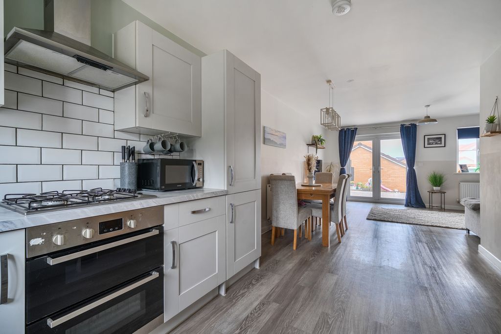 Property photo 2 of 20 1458272-15-6A0Ddbbdc20Fe