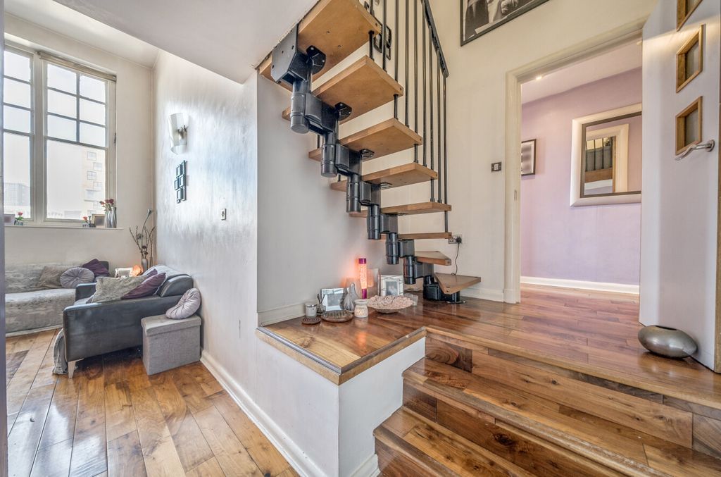 Property photo 2 of 18 1350430-11-68Bee5...