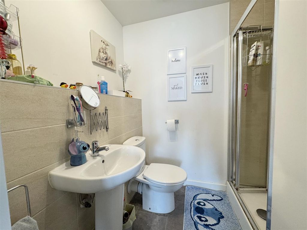 Property photo 1 of 13 Ensuite