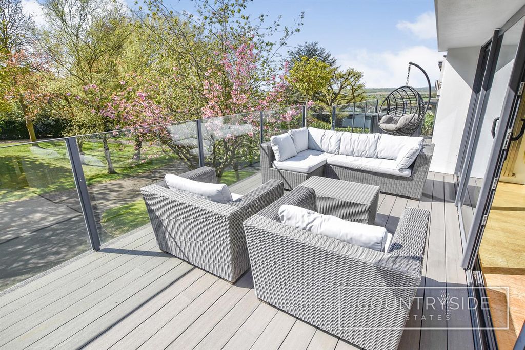 Property photo 2 of 28 Sun Balcony