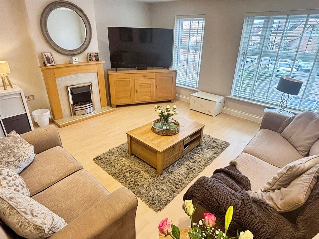 Property photo 3 of 22 Lounge