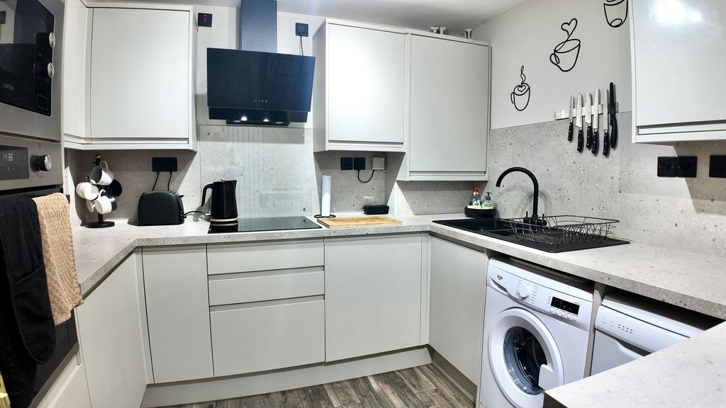 Property photo 3 of 28