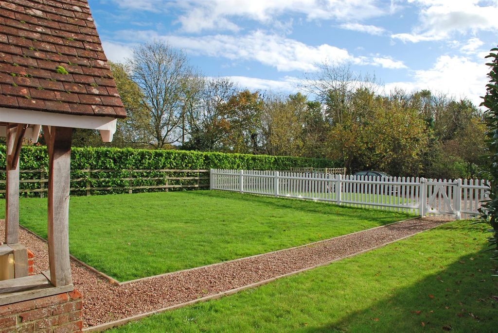 Property photo 3 of 16 Front Garden.Jpg