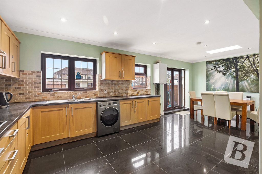 Property photo 3 of 29 Kitchen/Diner