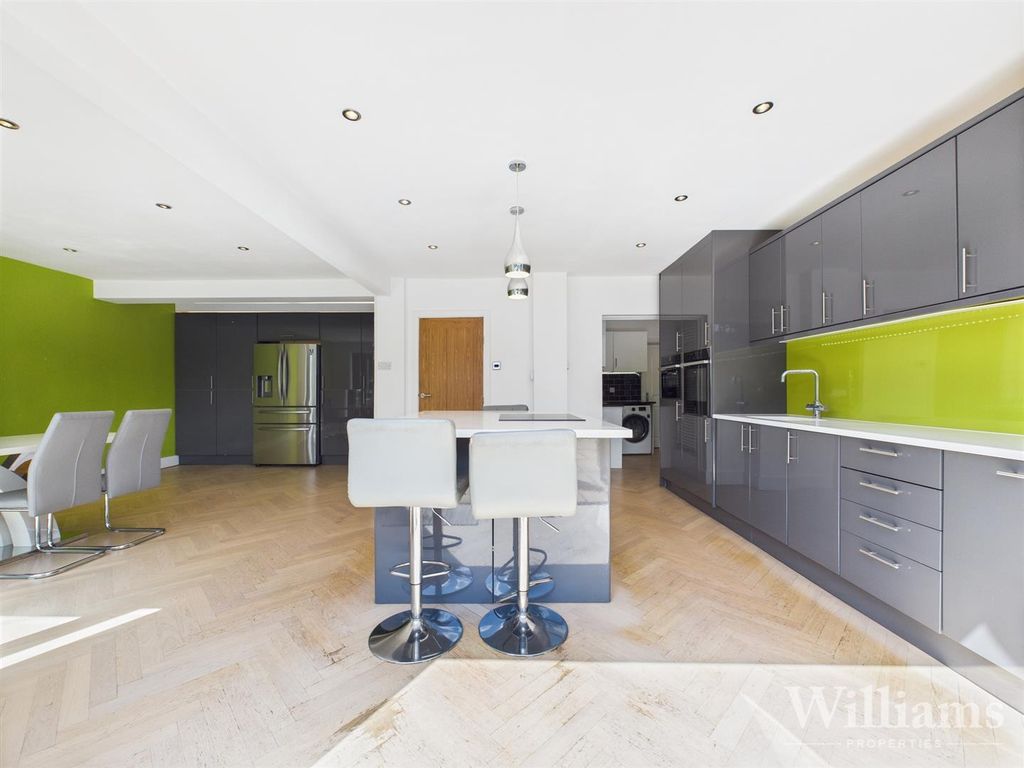 Property photo 3 of 23 Cam02861G0-Pr0417-Still009.Jpg