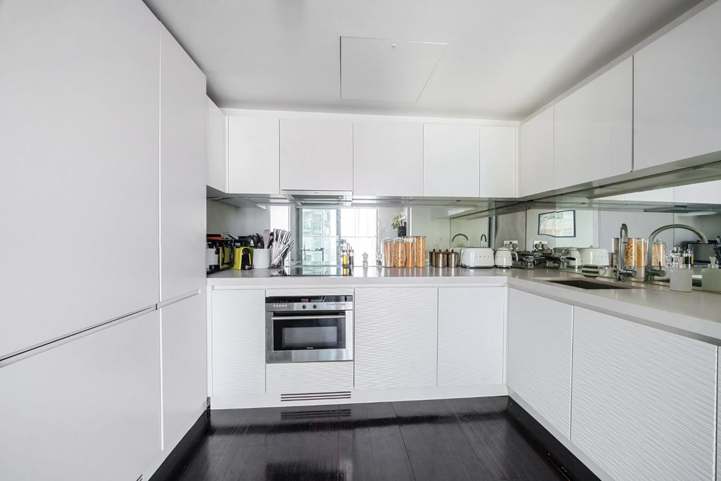 Property photo 2 of 19 Kitchen