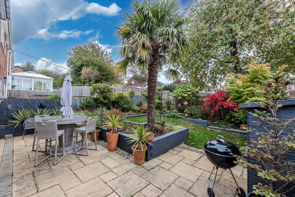 Property photo 2 of 33 Rear Garden