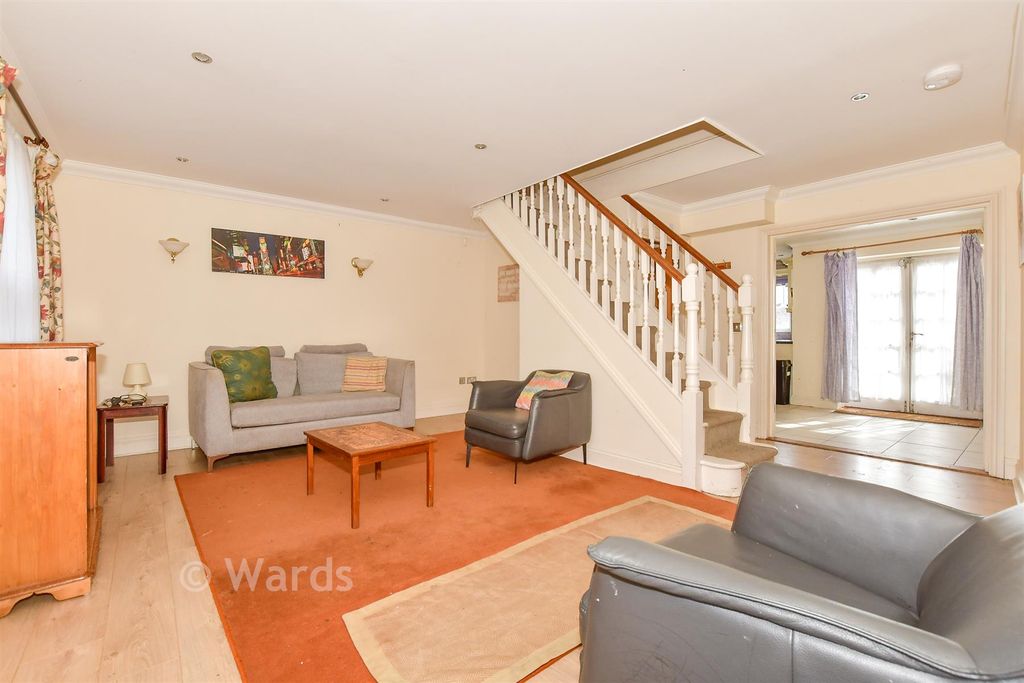 Property photo 1 of 9 Lounge