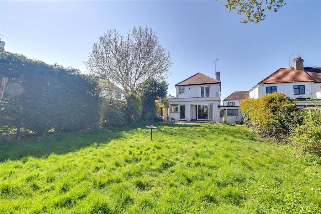 Property photo 2 of 18
