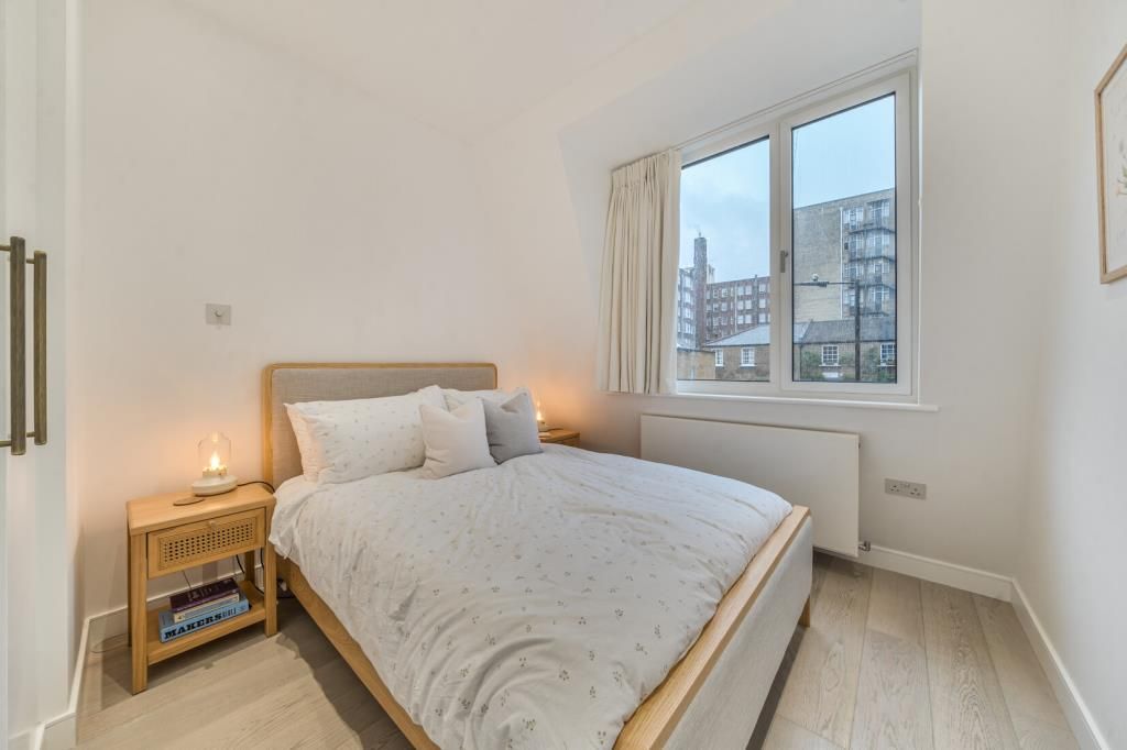 Property photo 3 of 18 Bedroom