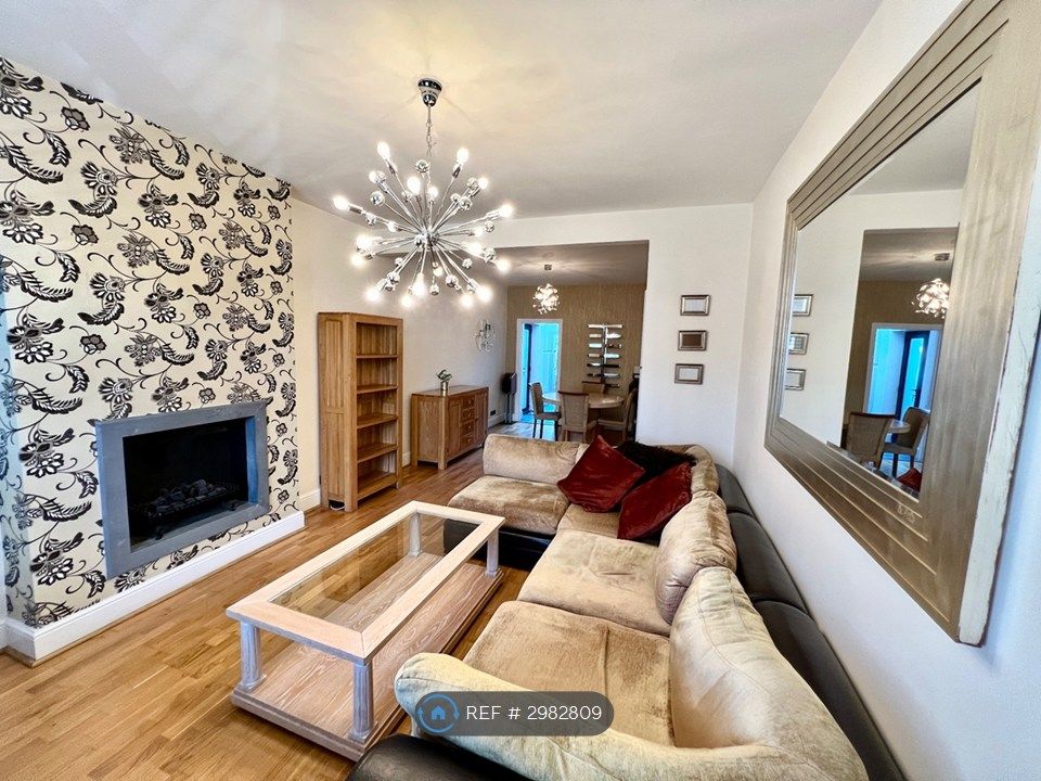 Property photo 3 of 11 Living Room/ Dining Room