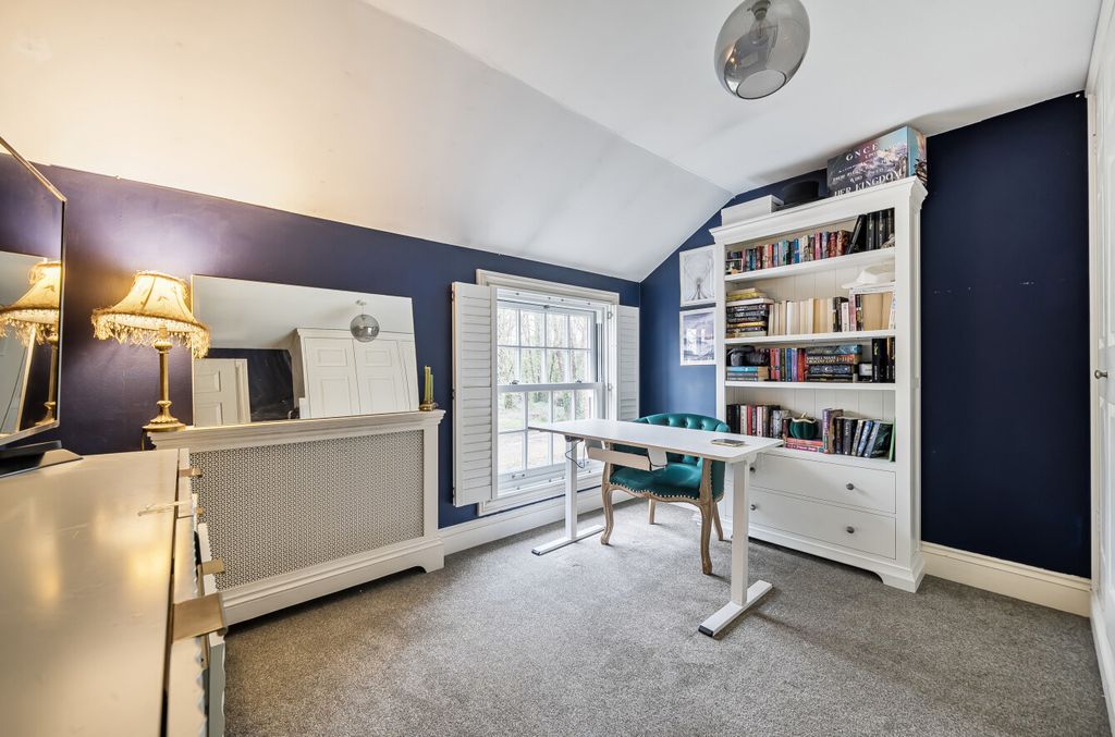 Property photo 3 of 13 1409743-20-698B25...