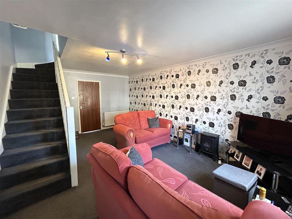 Property photo 2 of 10 Lounge