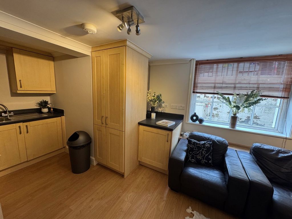 Property photo 3 of 8 Picture No. 12