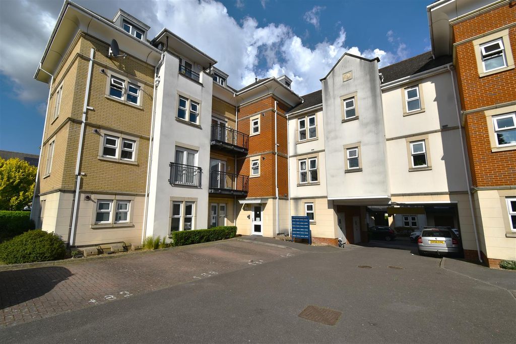 Property photo 1 of 8