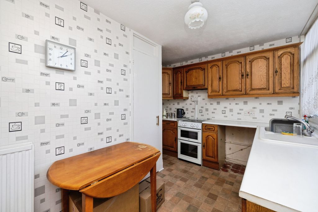 Property photo 3 of 20 Kitchen