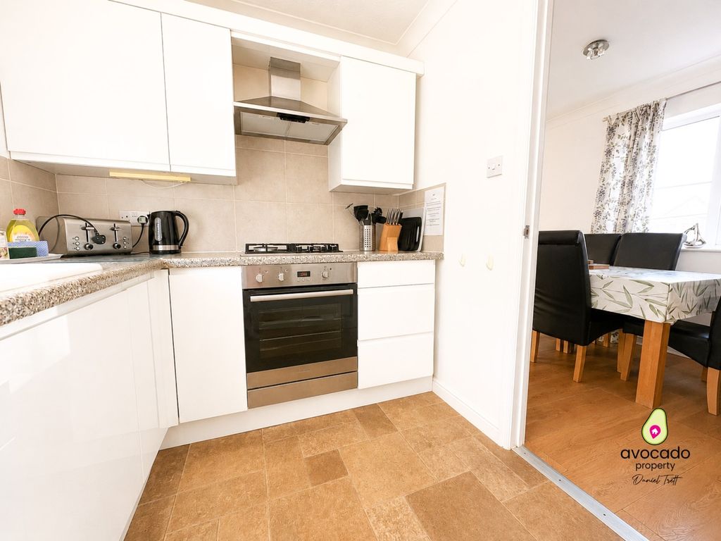 Property photo 2 of 18 5254573