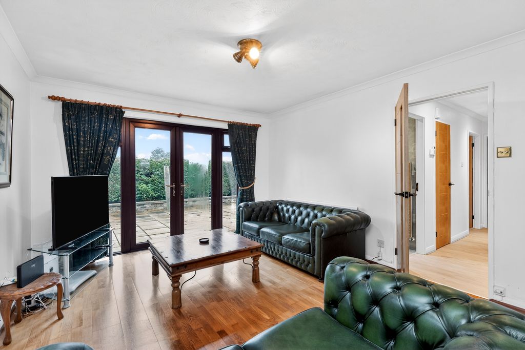 Property photo 2 of 25