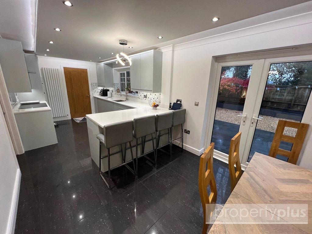 Property photo 2 of 24 Picture No. 14