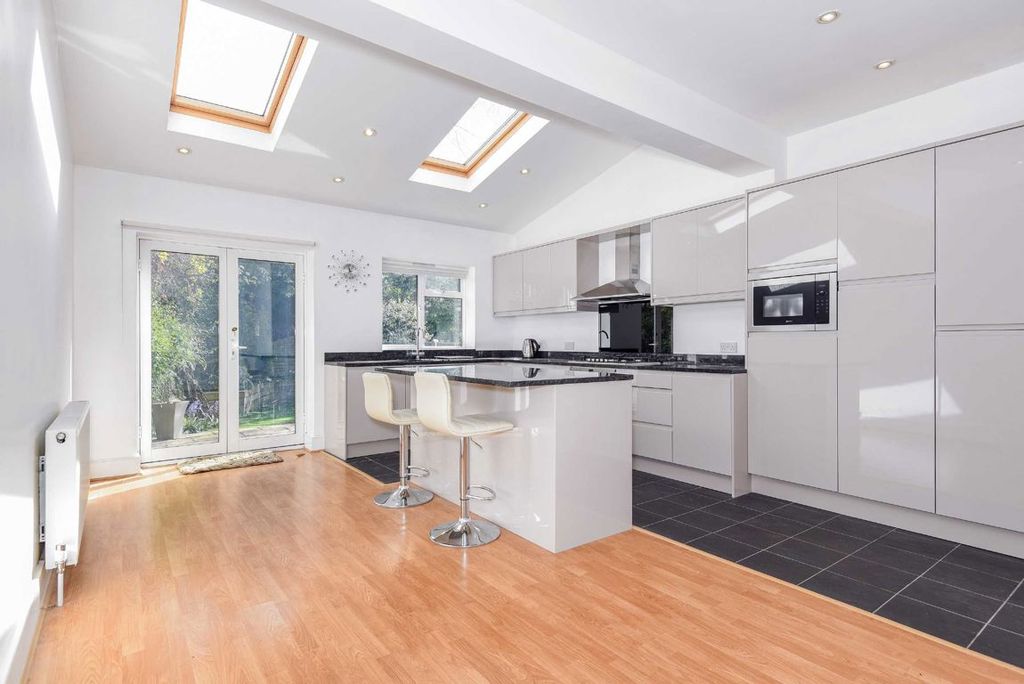 Property photo 3 of 8