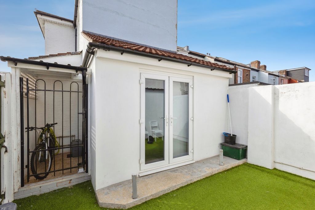 Property photo 3 of 16 Pbox-Img.Jpg