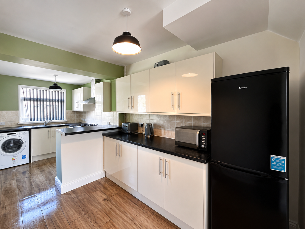 Property photo 3 of 13 Kitchen