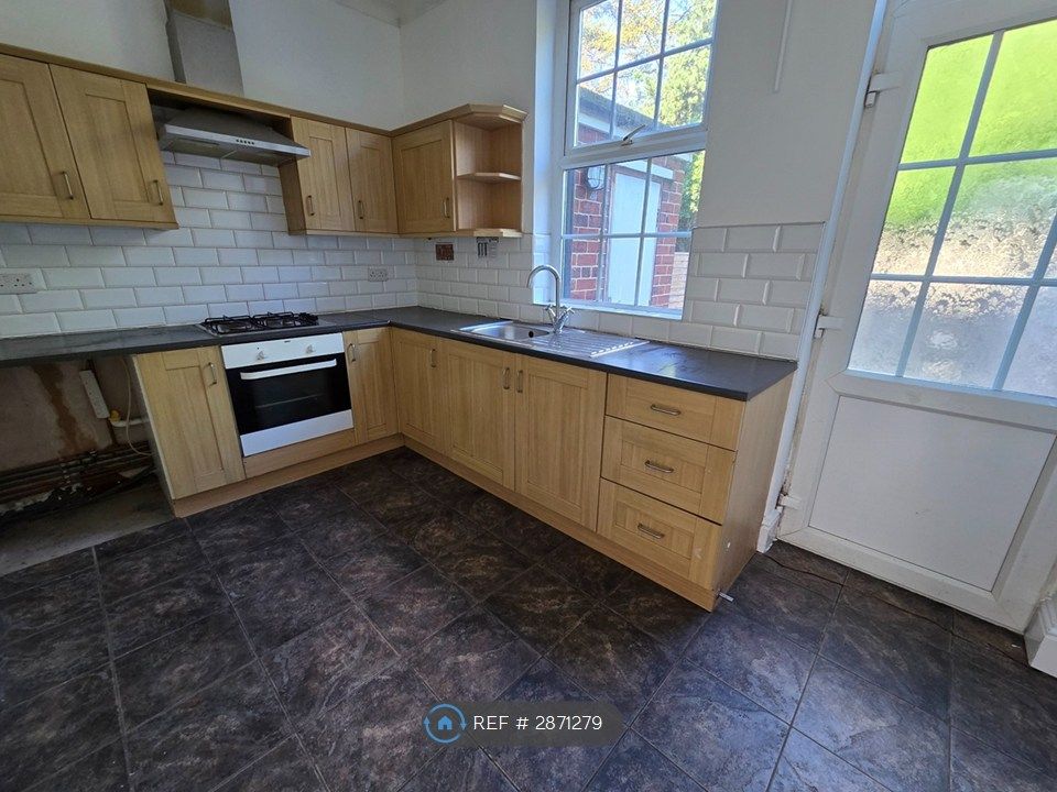 Property photo 2 of 7 Kitchen