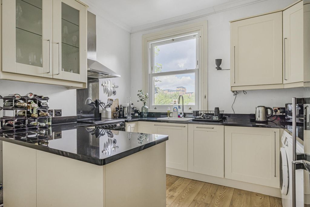 Property photo 3 of 17 Kitchen