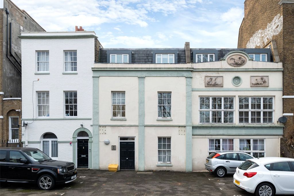 Property photo 1 of 10 External