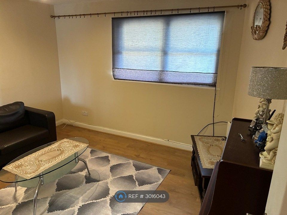 Property photo 2 of 5 Living Room