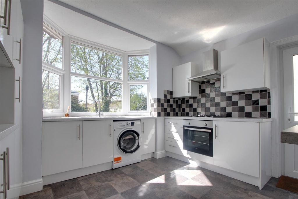 Property photo 2 of 12 Kitchen