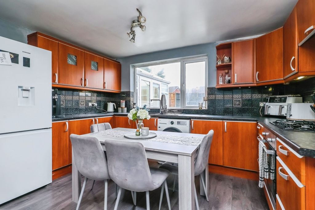 Property photo 3 of 17 Pbox-Img.Jpg