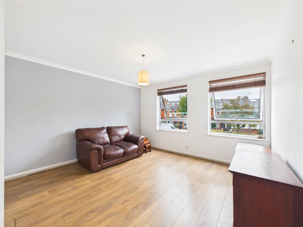 Property photo 2 of 8 Picture No. 01