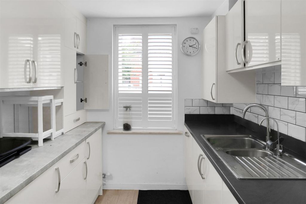 Property photo 3 of 16 Kitchen