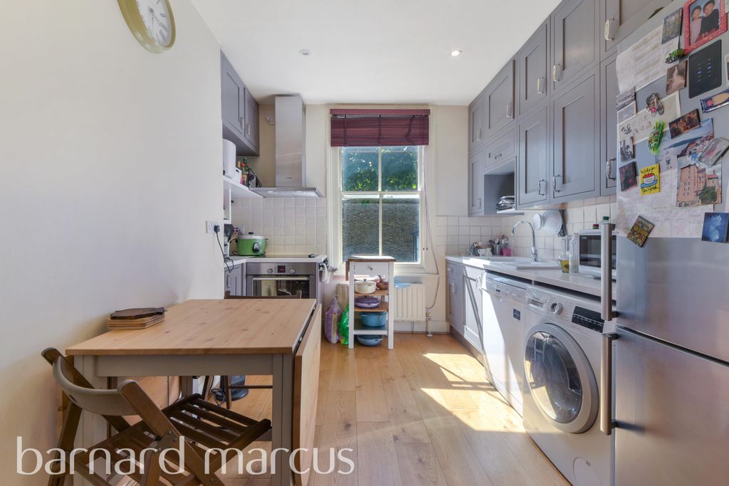 Property photo 3 of 6 Kitchen