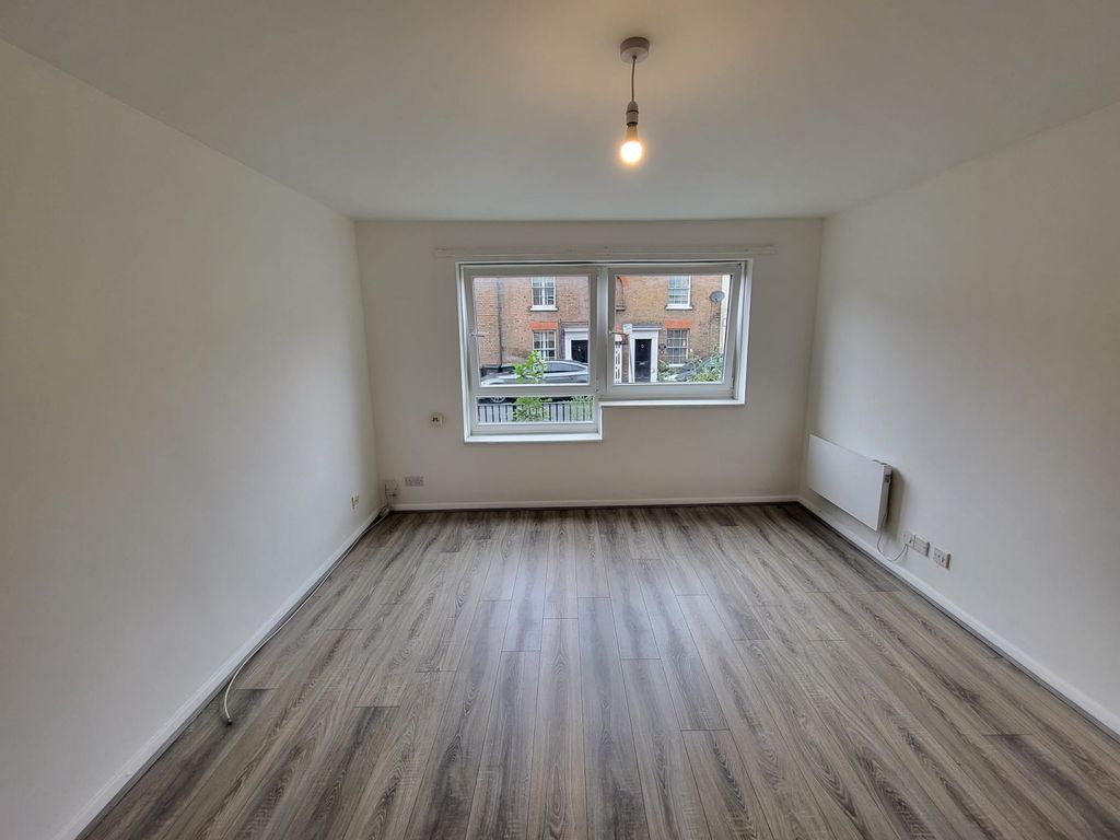 Property photo 3 of 11 Gallery