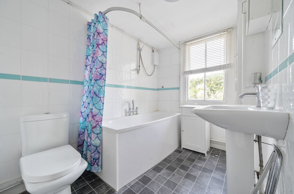 Property photo 3 of 9 Bathroom