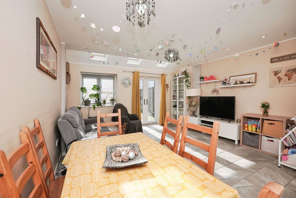 Property photo 2 of 20 Pbox-Img.Jpg