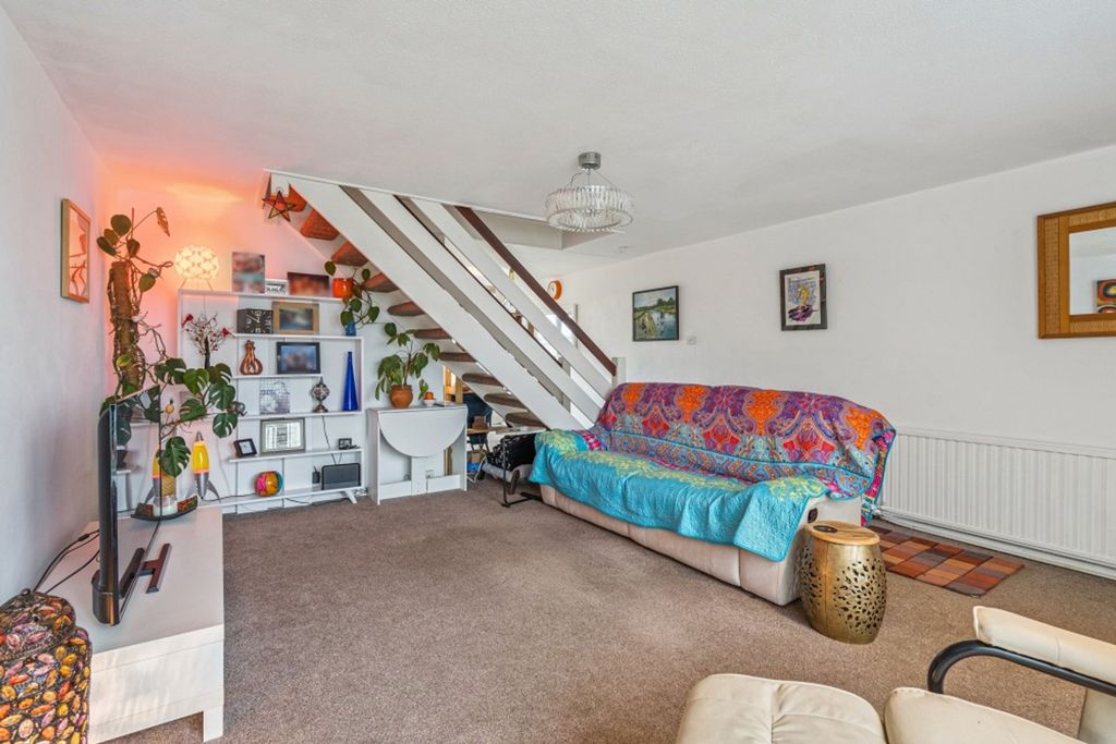 Property photo 2 of 25