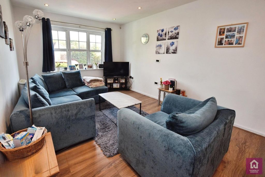 Property photo 2 of 10 Living/Dining Room