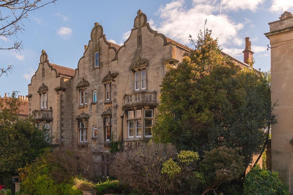 Property photo 2 of 26 F51C8Rcm - External A.Jpg