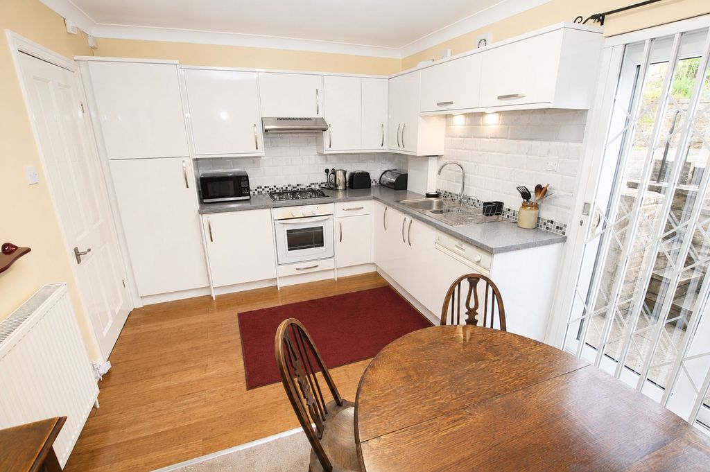 Property photo 3 of 24