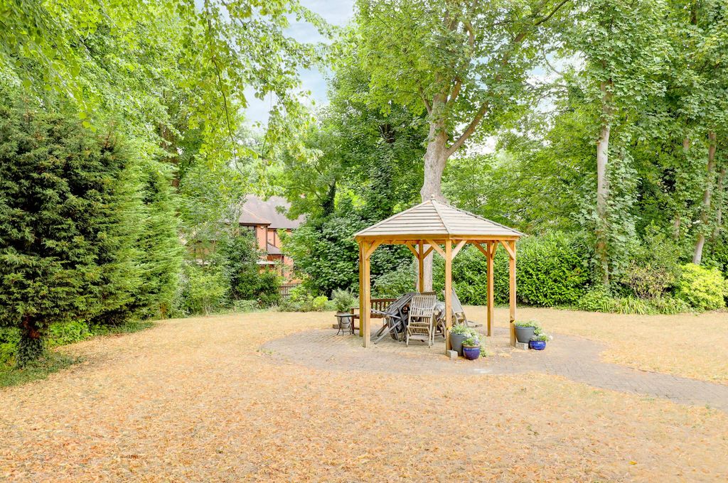 Property photo 2 of 10