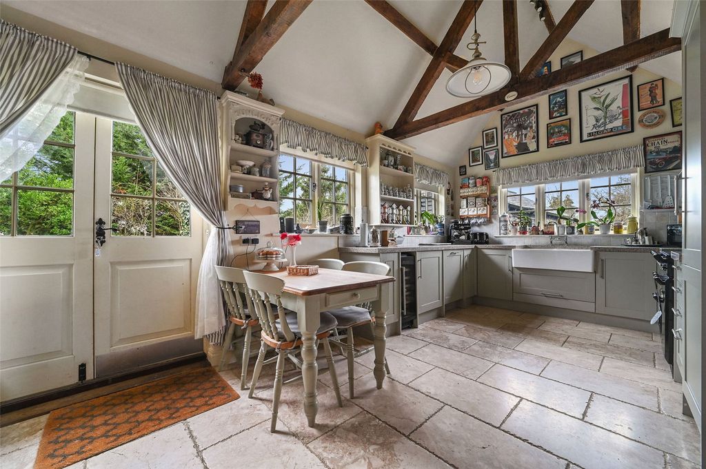 Property photo 2 of 35 Picture No. 13