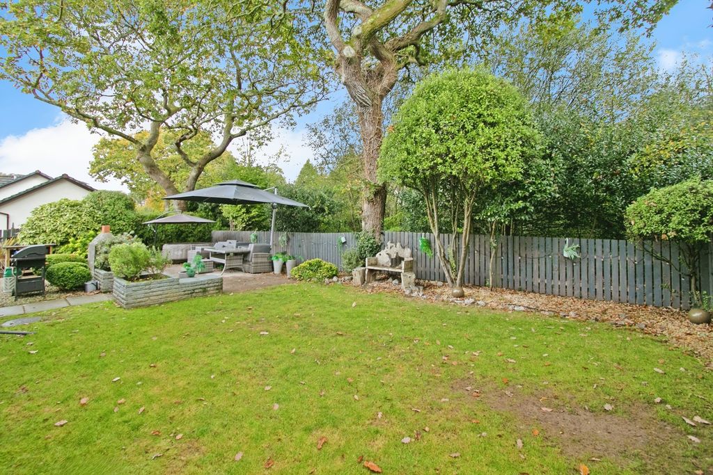 Property photo 3 of 17 Garden